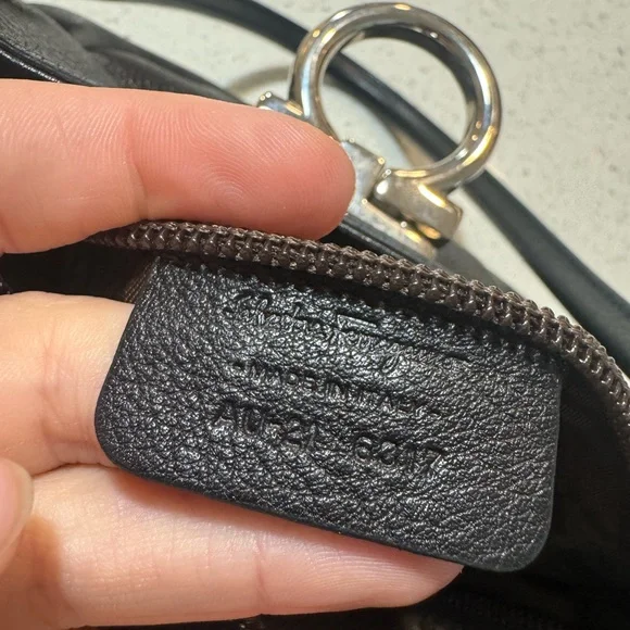 Salvatore Ferragamo Black Leather Shoulder Bag Gancini Hardware Made in Italy - Picture 12 of 13